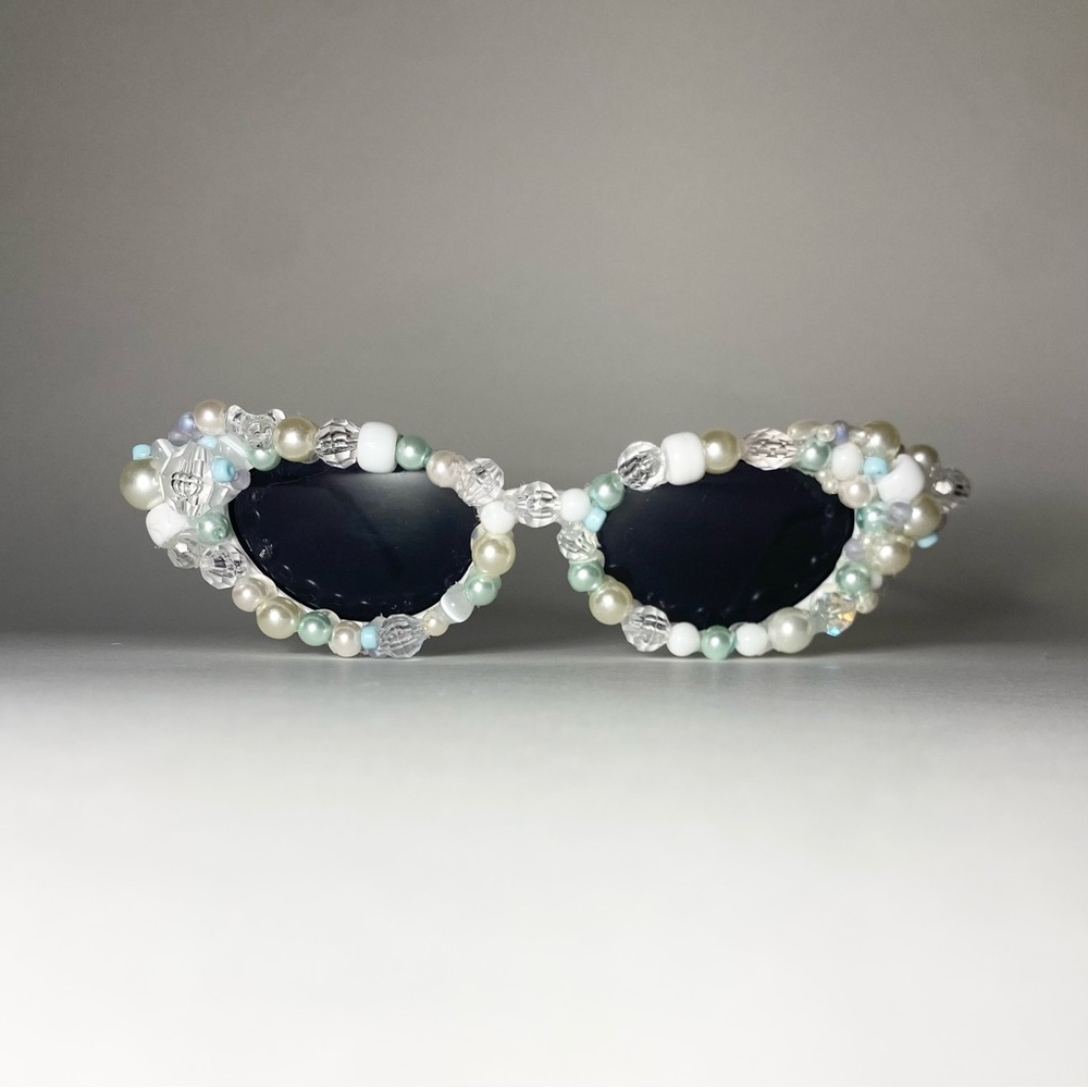 CHILD SIZE bejewled sunglasses 
White bedazzled sunglasses 
dress up Kandi